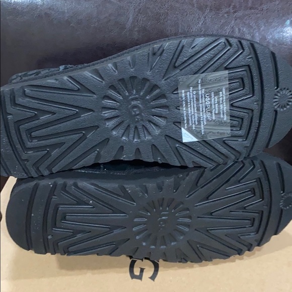 Ugg size 7 - Picture 4 of 5